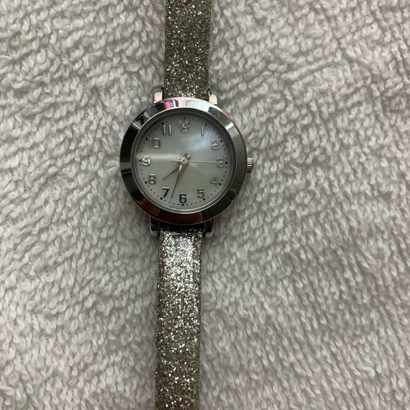 CUTE DISNEY SPARKLY WATCH WORN TWICE LIKE NEW CONDITION battery must be replaced - Picture 14 of 15